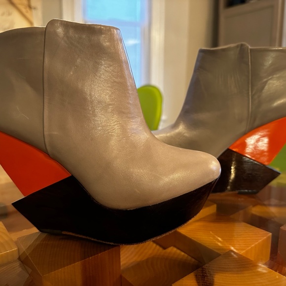 Finsk grey leather orange and brown wooden wedge booties, size 5.5 - Picture 12 of 12